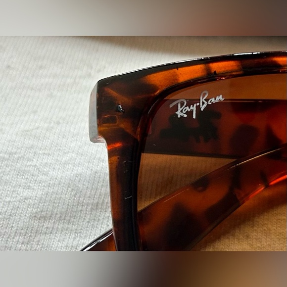 Ray-Ban RB4165 Justin Classic Sunglasses and Case - Picture 4 of 5